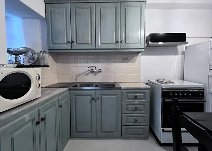 Aelia Nyaraló Ioulis